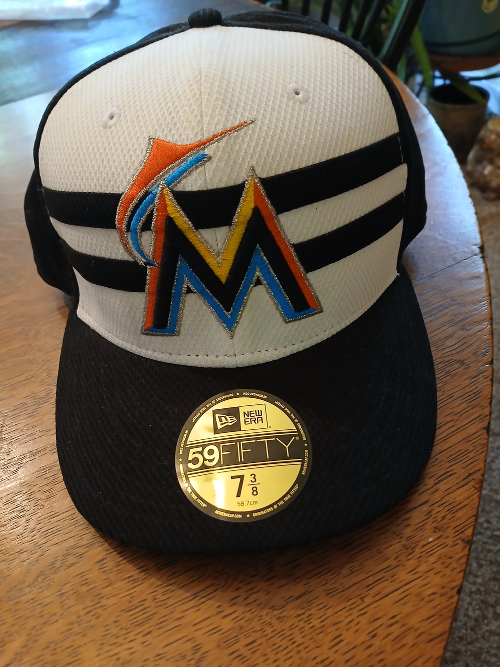 NWOT Miami Marlins 59FIFTY Fitted Hat - 7 3/8 White & Black with Multicolor Logo